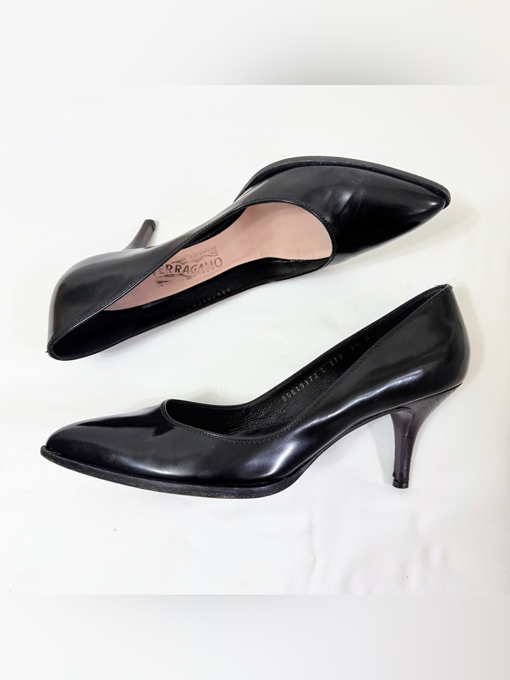 Salvatore Ferragamo Black Leather Pointed Toe Pumps 9.5B Made in Italy